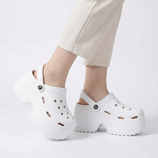 Zueco de cuña con plataforma cómoda.