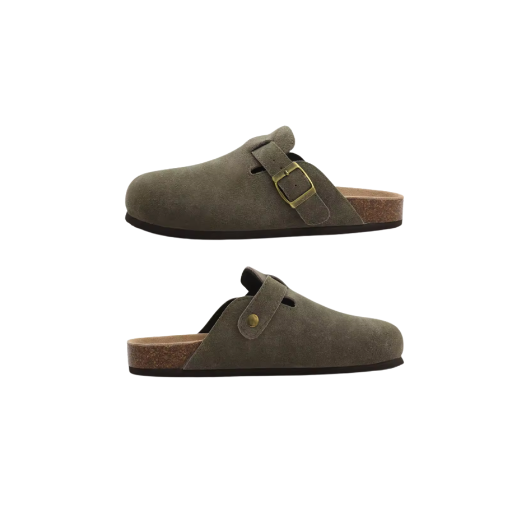 Mules de diseño elegante con acabado suave y natural.