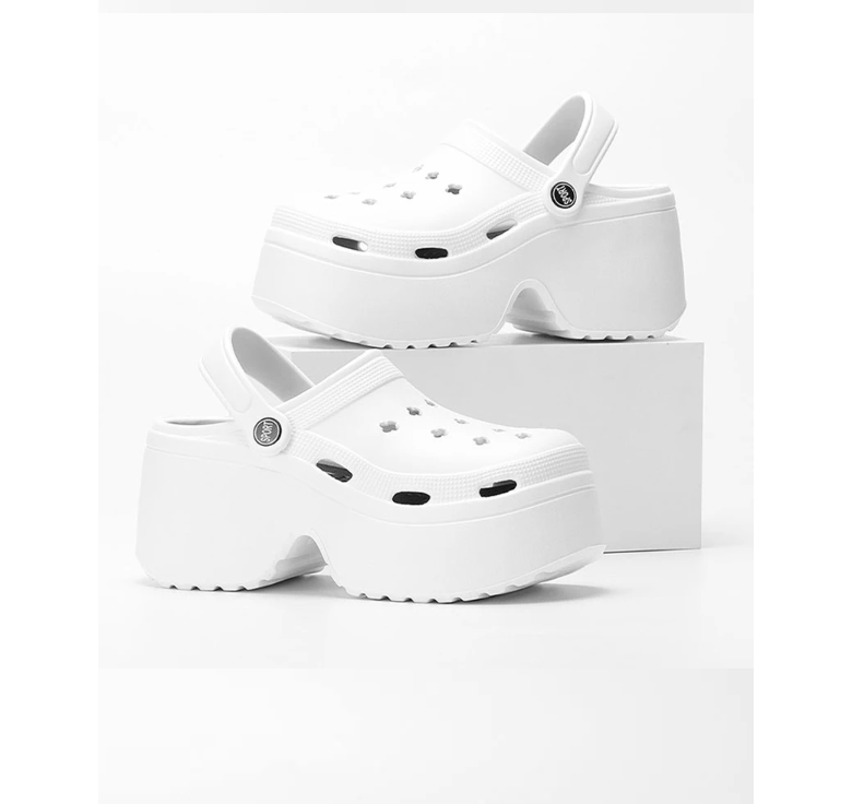 Zueco de cuña con plataforma cómoda.